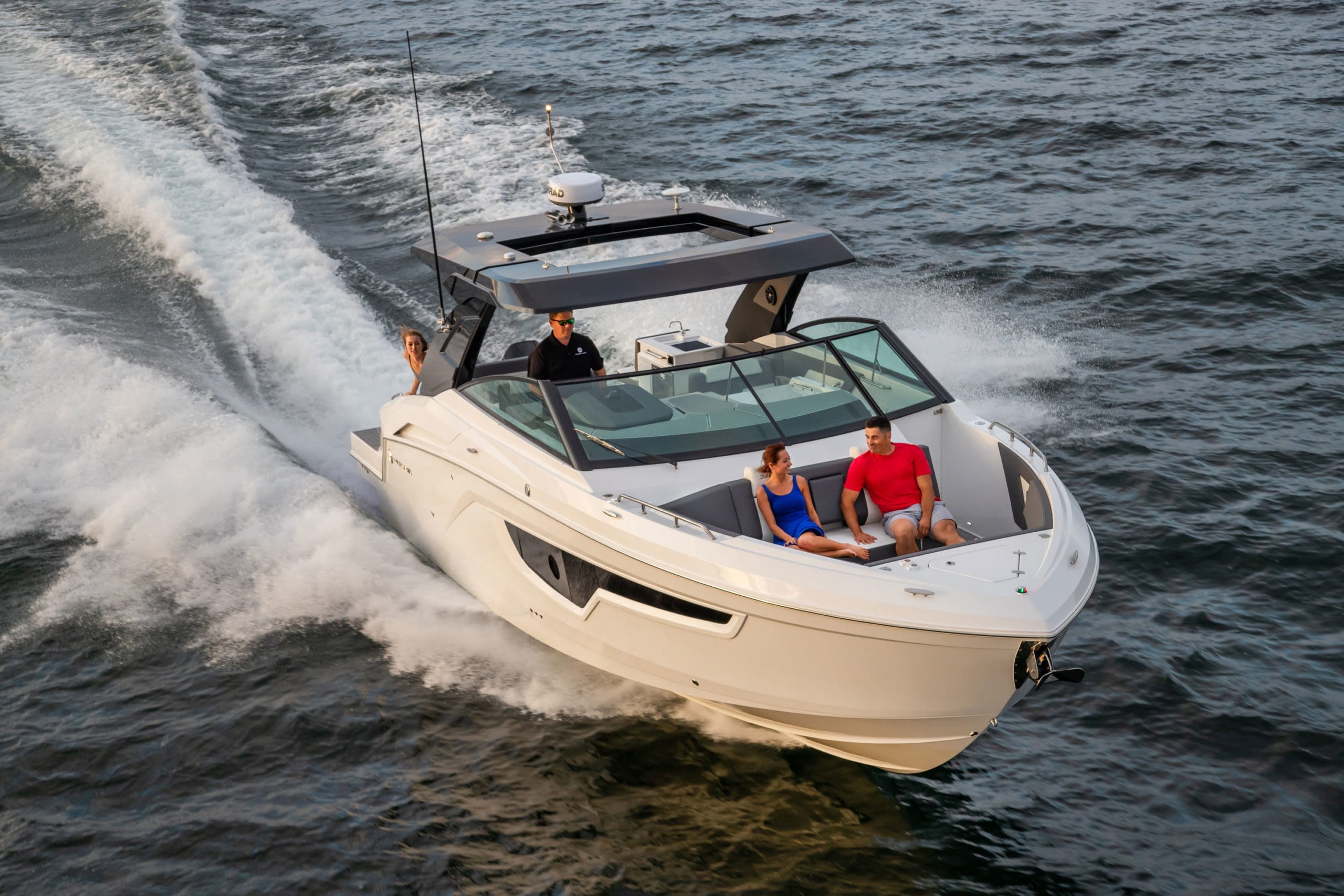 Boating Spotlight: Cruisers Yachts 34 GLS